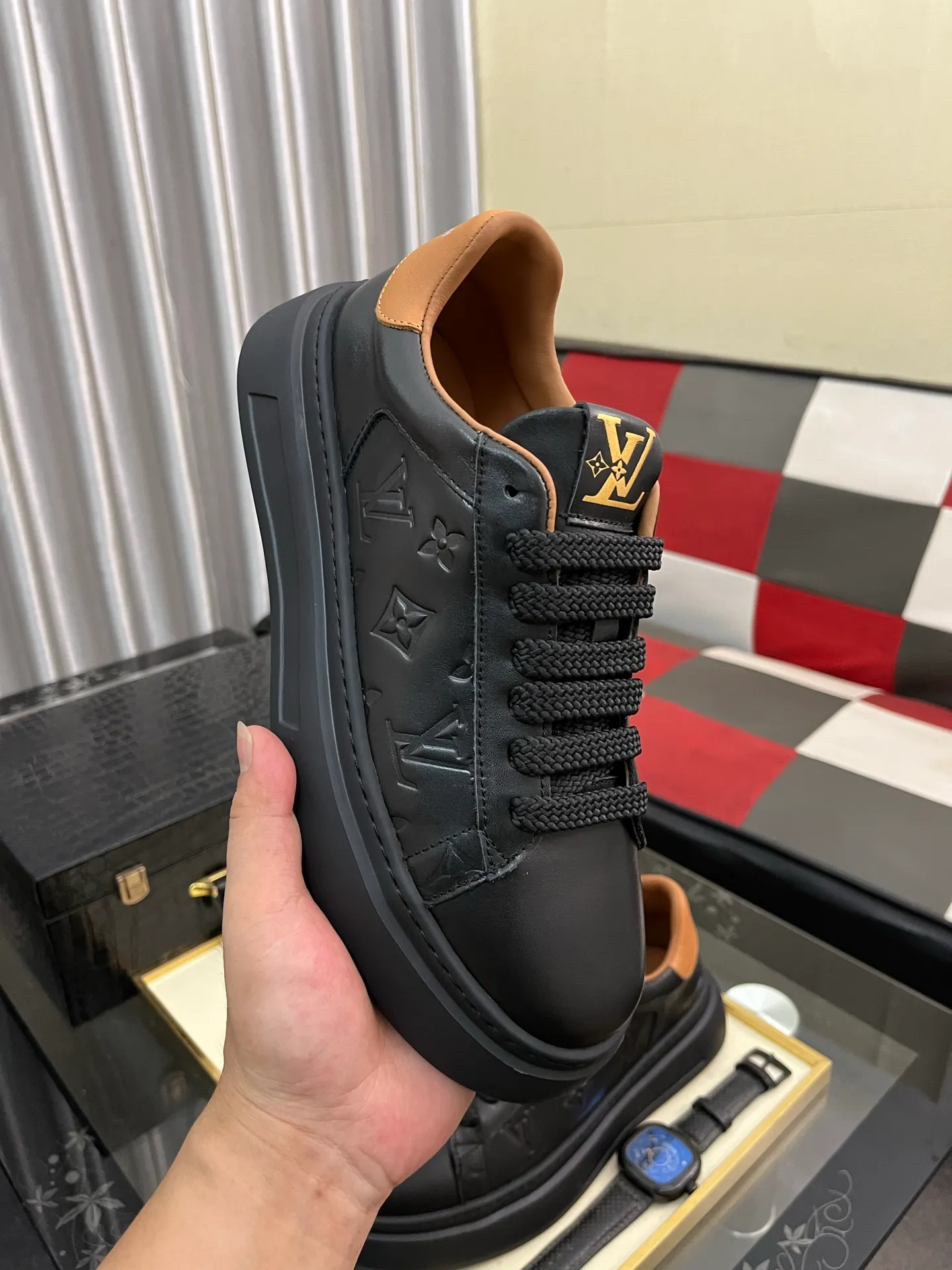Men's shoes 💰480⌚️⌚️【LOUlS VUlTTON】Louis Vuitton～unique modern sneakers. LV counter purchasing 🏃casual shoes😍😍 Men's 2025 counters are on sale at the same time. The original brand imported from Italy selects first-layer soft cowhide. ➕Special material 🐑Sheepskin lining Size: 38-442⃣️Colors available